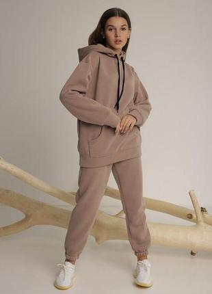 Костюм є кольори