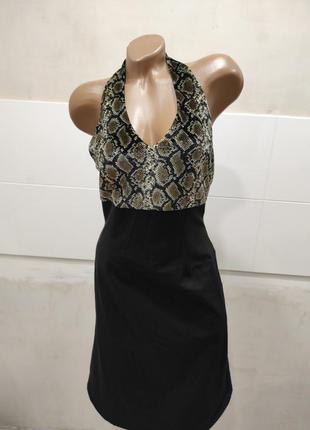 Шикарное стрейчевое платье со змеиным принтом