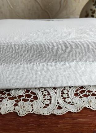 Новая белая косметичка dove