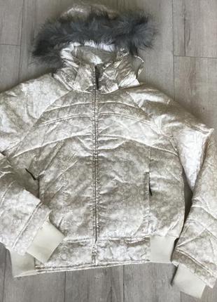 Стильна світла куртка утеплена рібок reebok
