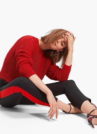 Чорні штани з контрастними чевоними  смугами