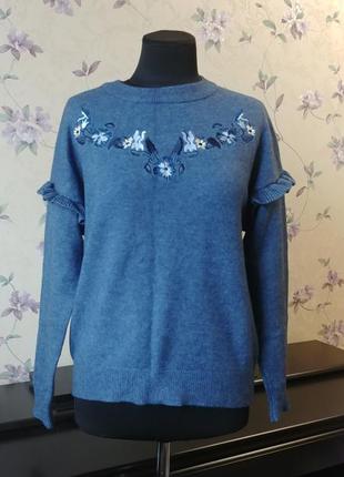 Теплый свитер джемпер с вышивкой
