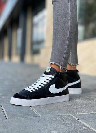 Осенние женские кожаные черно-белые кроссовки nike blazer mid 77 🆕найк блейзер мид4 фото