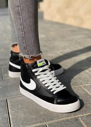 Осенние женские кожаные черно-белые кроссовки nike blazer mid 77 🆕найк блейзер мид2 фото