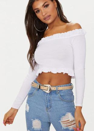 Топ з рюшами prettylittlething