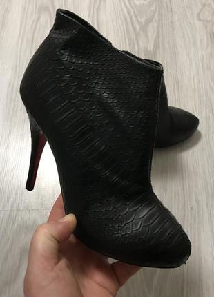 Ботильоны christian louboutin.