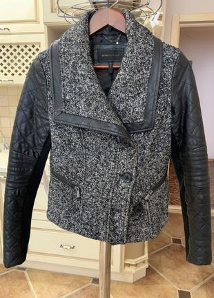 Теплый пиджак фирмы bcbg max azria.