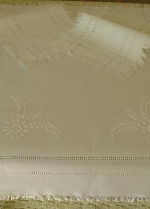 Комплект скатерть + салфетки вышивка германия4 фото