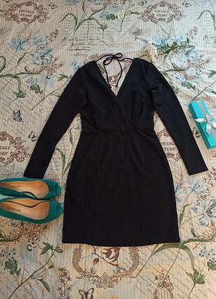 Легкое платье с вырезом