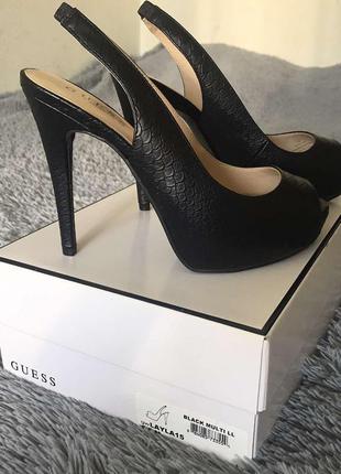 Продам новые босоножки guess 36 р