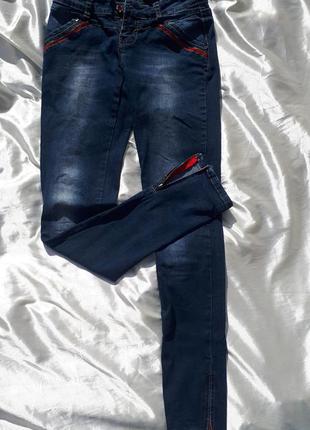 Джинсы