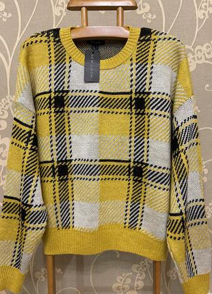 Очень красивый и стильный брендовый свитер-оверсайз в клетку.1 фото