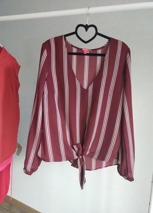 Блуза guess
оригинал в полоску цвета марсала, бордовая6 фото