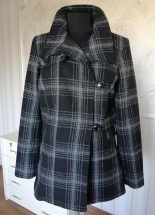 Якісне вкорочене пальто, розмір 46-48, 40 європейський.