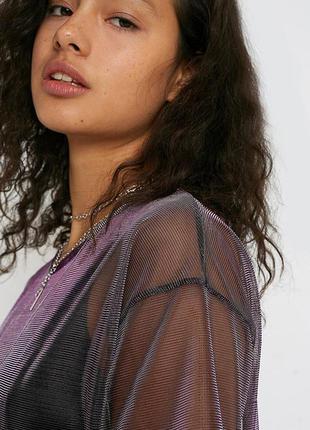 Прозора блискуча футболка-кольчуга від urban outfitters