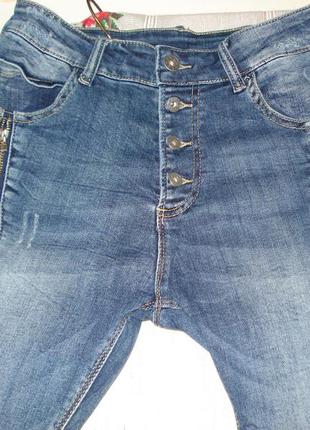Супер джинсы синего цвета,р.s.92% коттон,6%пол-р,2%эластан.5 фото
