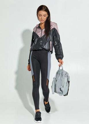 Чорні легінси з сірими і сітчастими вставками