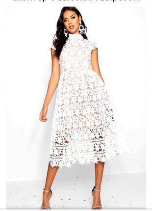 Платье миди белое с подкладом из кружева от бренда boohoo