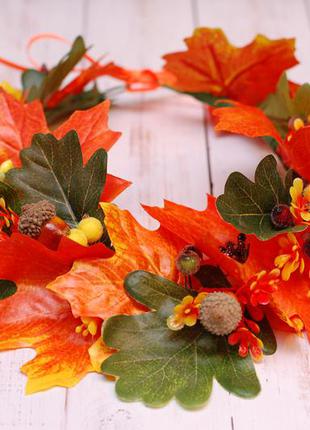 Осінній вінок віночок з листям клена, дуба та жолудями