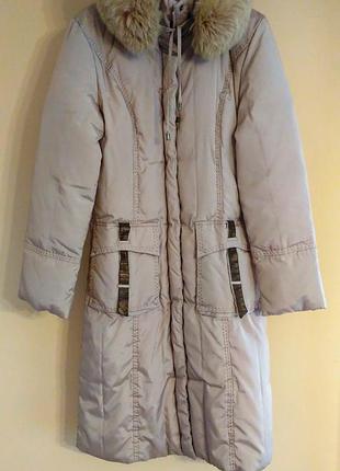 Гарний молочний пуховик від snow owl