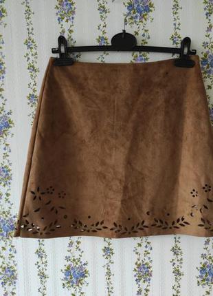 Чудесная юбка под замш( текстиль) с перфорированным узором1 фото