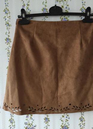 Чудесная юбка под замш( текстиль) с перфорированным узором3 фото