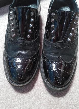 Туфли оксфорды с шипами primamoda
