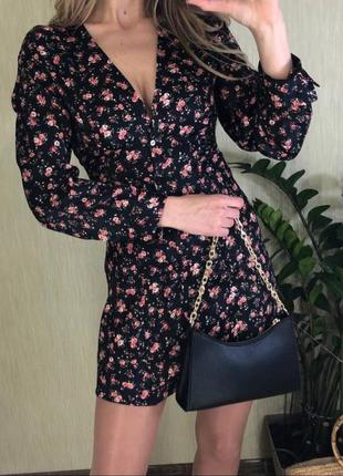 Платье атласное вискоза в цветы на пуговицах чёрное zara xs s