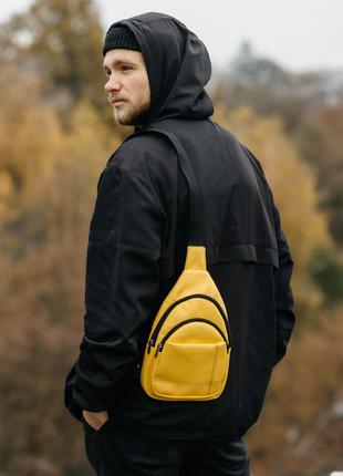 Желтая трендовая вместительная мужская сумка через плечо слинг2 фото