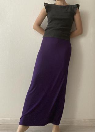 Спідниця легка тягнеться на гумці