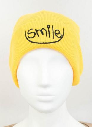 Стильная желтая осенняя демисезон зимняя шапка с надписью яркая3 фото