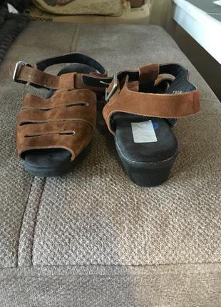 Босоножки замшевые