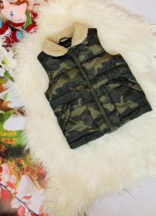 Гарна тепла жилетка next хлопчика 3-4 роки