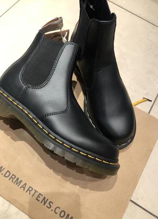 Ботинки челси dr. martens vegan 2976 smooth chelsea оригинал.6 фото