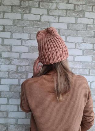 Вязана зимова зимова шапка біні з відворотом жіноча1 фото