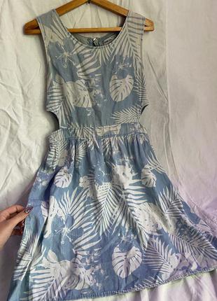 Платье с вырезом2 фото