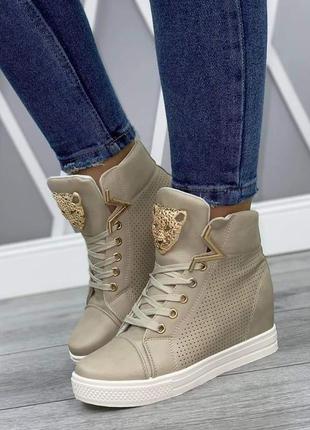 Кроссовки женские