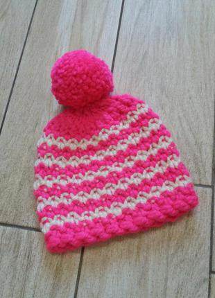 Яскрава в'язана шапуля великої в'язки!! 3-6 років.. висота без бубна 19 ширина 19 упоряд.відмінне!!
