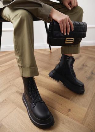 Тренд 2021-2022 ботинки чёрного цвета