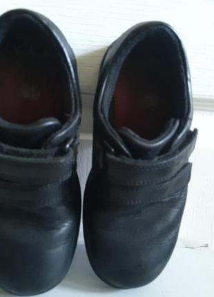 Натуральні шкіряні дитячі туфлі , кросівки clarks для хлопчика на липучках, 26 см. шкіра