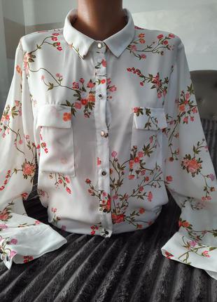 Блуза у квітки