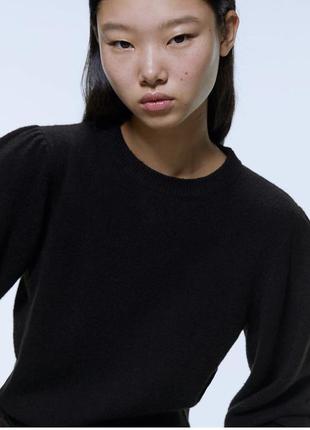 Чорний светр світшот з об'ємними рукавами
