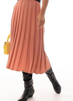Вязаная юбка-плиссе длиной миди пудрового  цвета1 фото