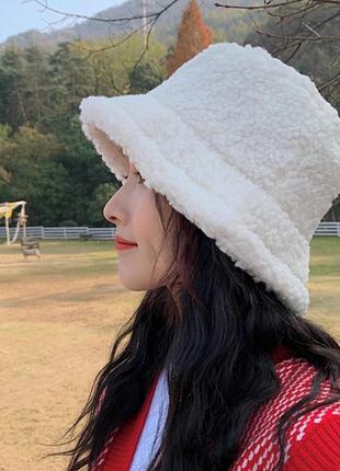 Жіноча хутрова зимова шапка панама тепла плюшева пухнаста (тедді, баранчик, каракуль) біла2 фото