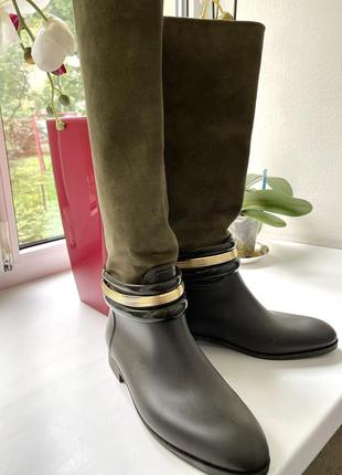 Нереальные резиновые сапоги в оливком цвете и браслетом