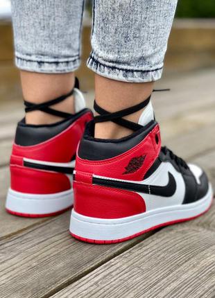 Nike air jordan 1 retro mid red fur ❄️жіночі зимові чорно червоні утеплені кросівки з хутром найк жіночі чорні червоні утеплені брендові кросівки4 фото