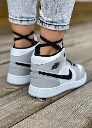 Nike air jordan 1 retro mid white grey fur ❄️женские зимние серые утепленные кроссовки с мехом найк жіночі стильні сірі утеплені брендові кросівки3 фото