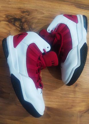 Яскраві стильні кросівки air jordan max aura shoes red/white арт.aq9084-106 свіжих колекцій2 фото