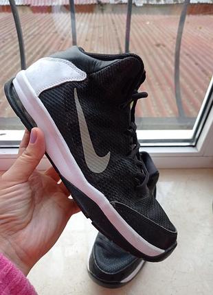 Оригінальні кросівки nike air