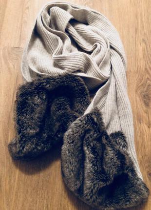Мягкий тёплый зимний длинный шарф с меховыми кармашками для рук